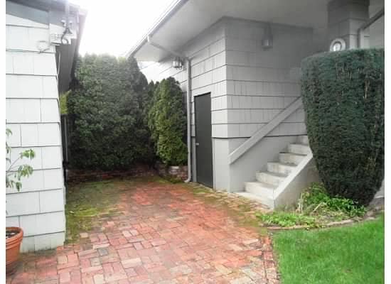 Building Photo - Broadway Hill home