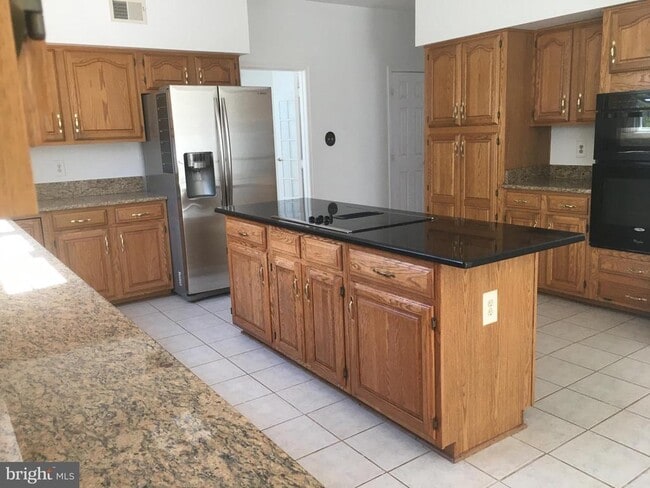 Building Photo - 5430 Ashleigh Rd