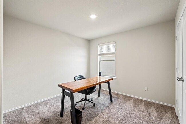 Building Photo - 324 Black Alder St