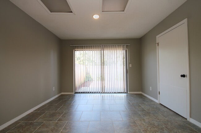 Building Photo - Southwest Pensacola Townhome Near NAS Pensacola with Granite Kitchen & Privacy-Fenced Patio