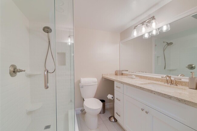 Building Photo - 11355 Pond View Dr