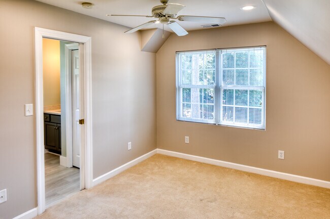 Building Photo - 9 Morningside Dr