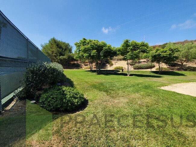 Building Photo - Gorgeous Townhome in Sorrento Valley