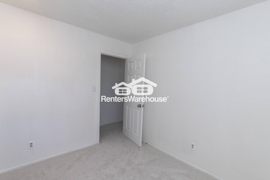 Building Photo - 203 Village Ln