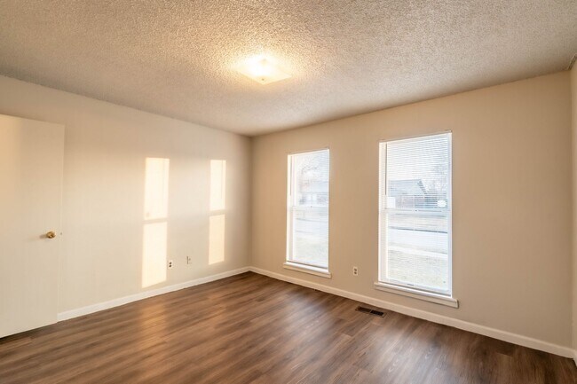 Building Photo - 11035 E 38th St