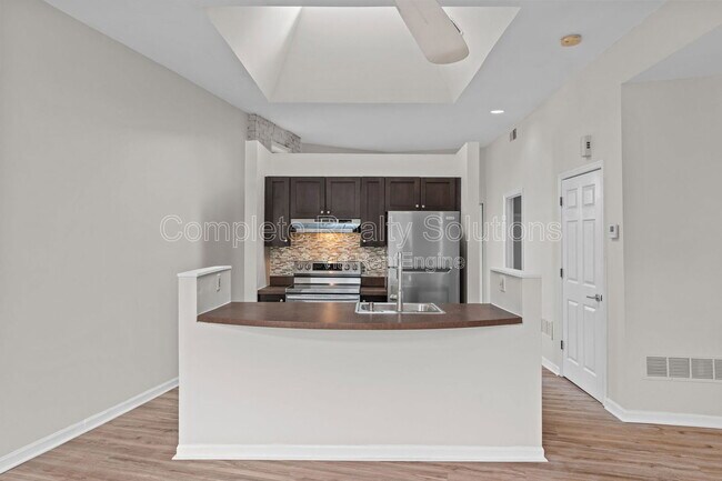 Building Photo - 2221-2223  Rutger Street