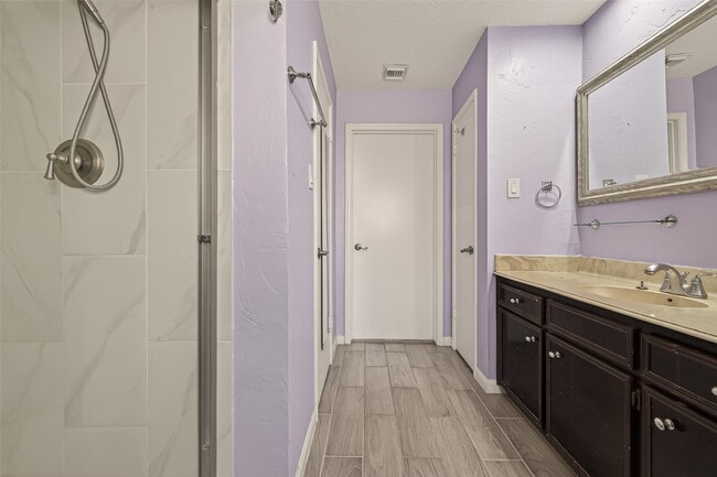 Building Photo - 11331 Oakcenter Dr