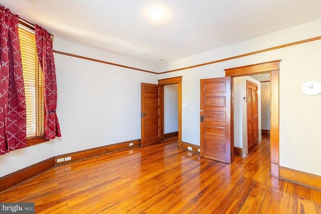 Building Photo - 7 N Loudoun St