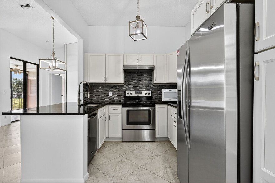Building Photo - 5475 Verona Dr