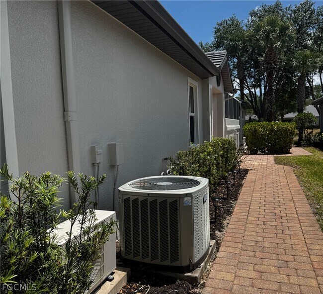 Building Photo - 1628 Cayman Ct