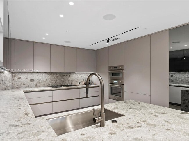 Building Photo - 3501 N Ocean Dr