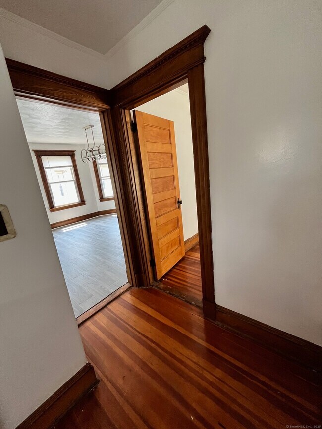 Building Photo - 67 Sisson Ave