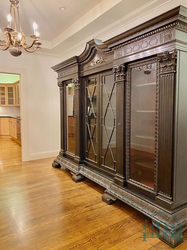 Building Photo - Beautiful and Spacious 1BR|1BA in Nob Hill...