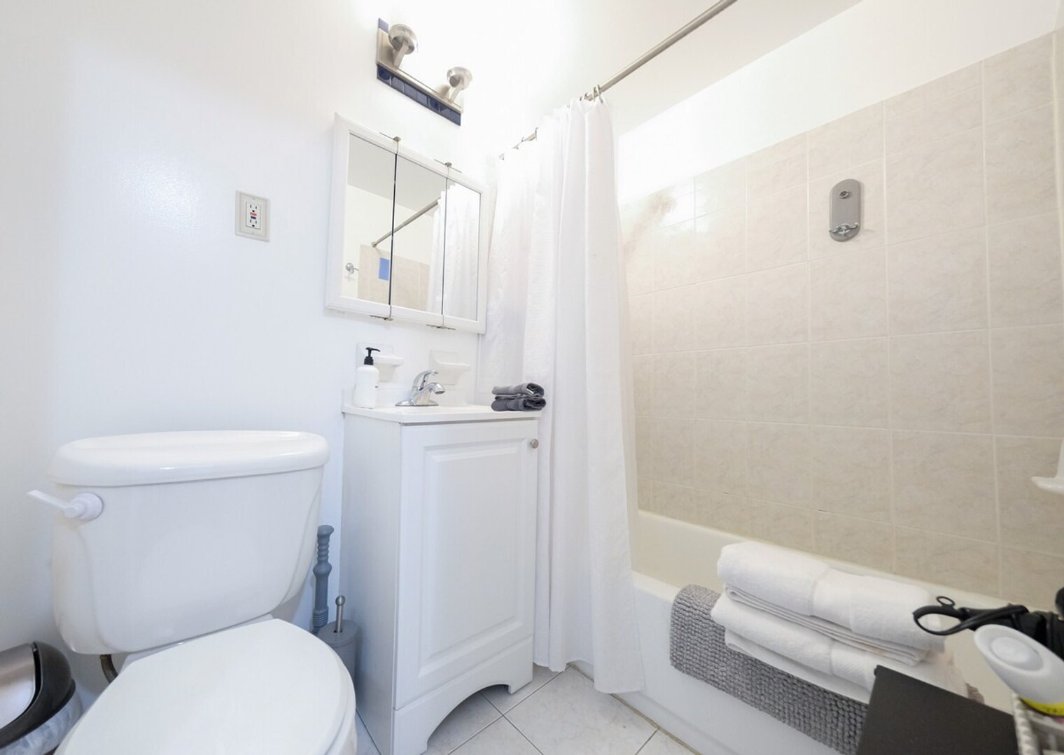 Building Photo - 328 E 74th St