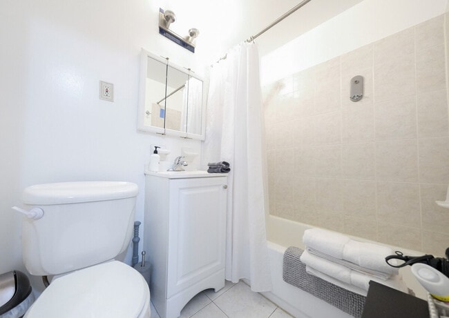 Building Photo - 328 E 74th St