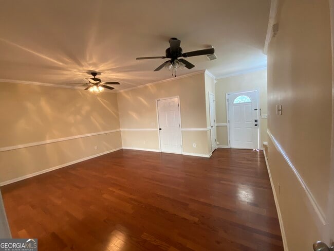 Building Photo - 212 Village Dr