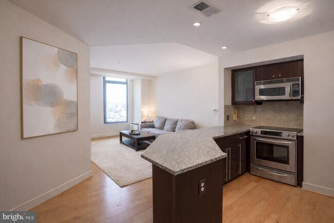 Building Photo - 675 S President St