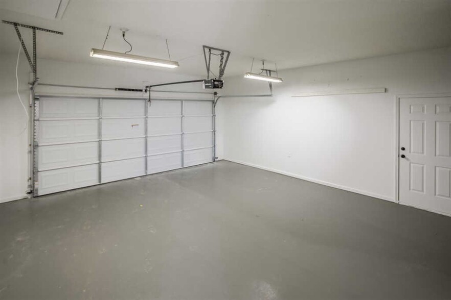 Garage with extra storage - 10280 Long Meadow Rd