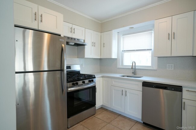 Building Photo - 59 Troy Ave