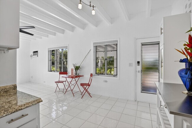 Building Photo - 501 SW 5th St