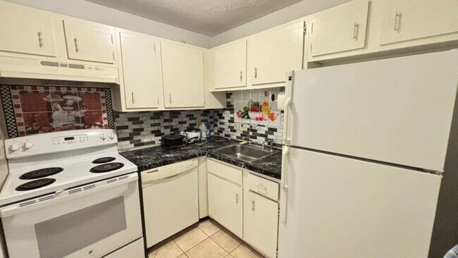 Building Photo - 17 Weld St