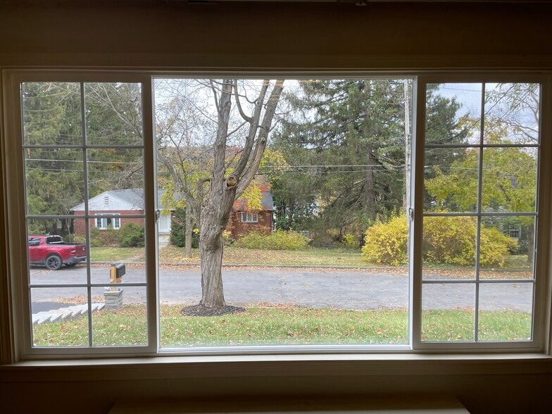 Building Photo - 206 Eastwood Ave