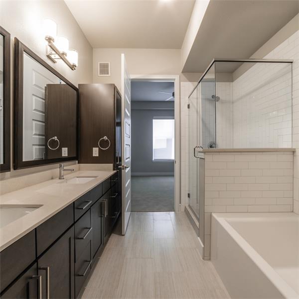 Building Photo - 1300 W 5th St