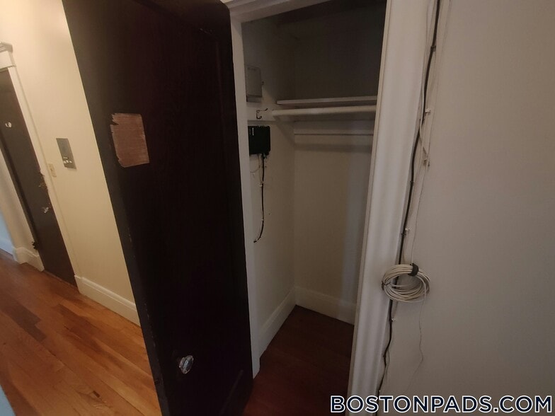 Building Photo - 349 Pleasant St