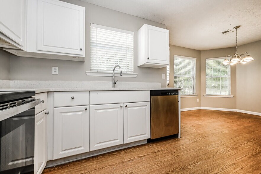 Building Photo - 215 Carlin Ct