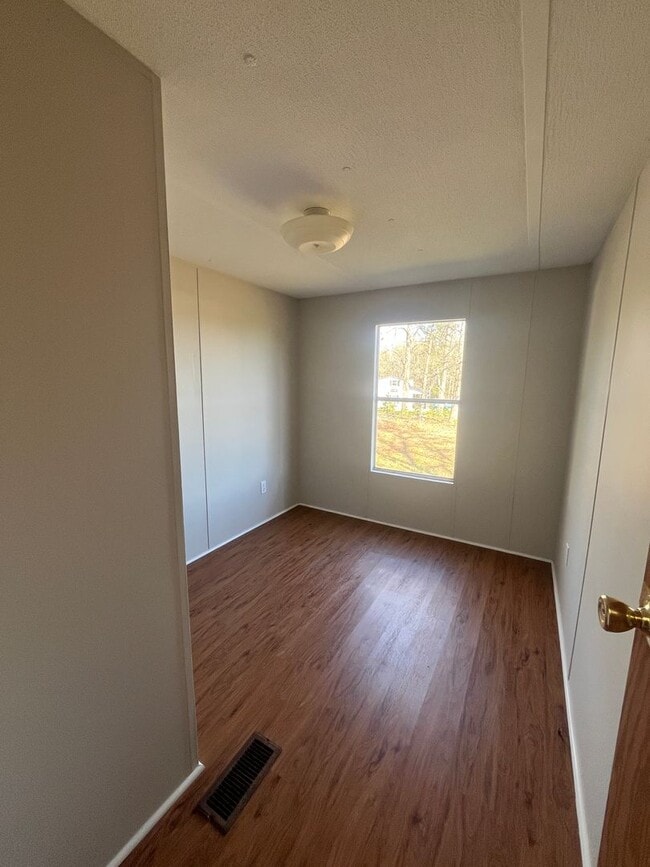 Building Photo - 1241 W Georgia Rd