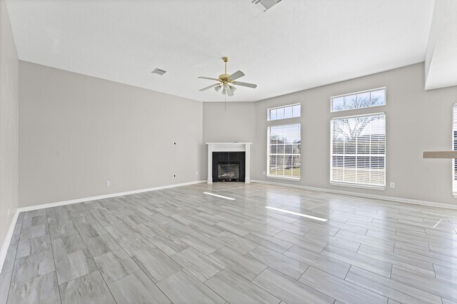 Building Photo - 2215 Winecup Ln