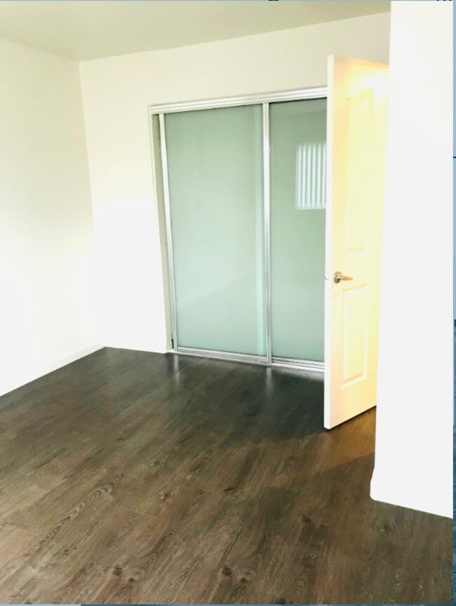 Building Photo - 13012 Riverside Dr