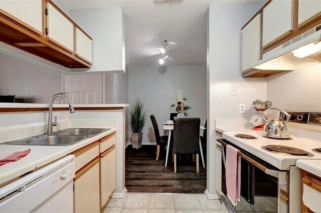 Building Photo - 1400 Gandy Blvd N