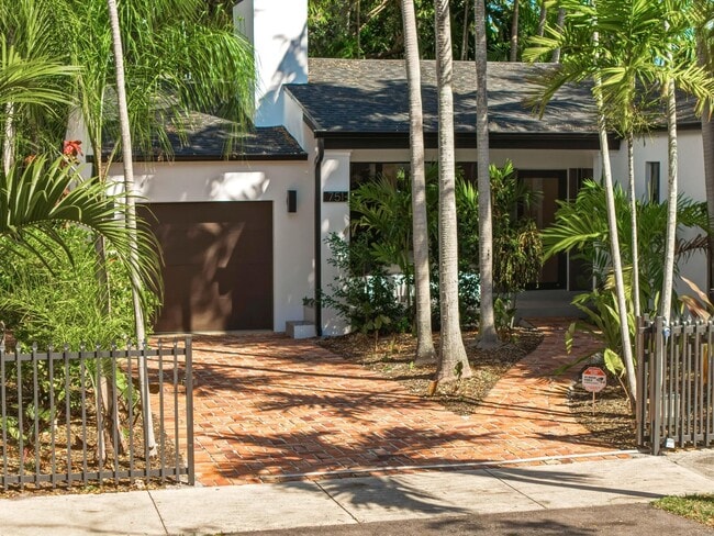 Building Photo - 751 NE 80th St