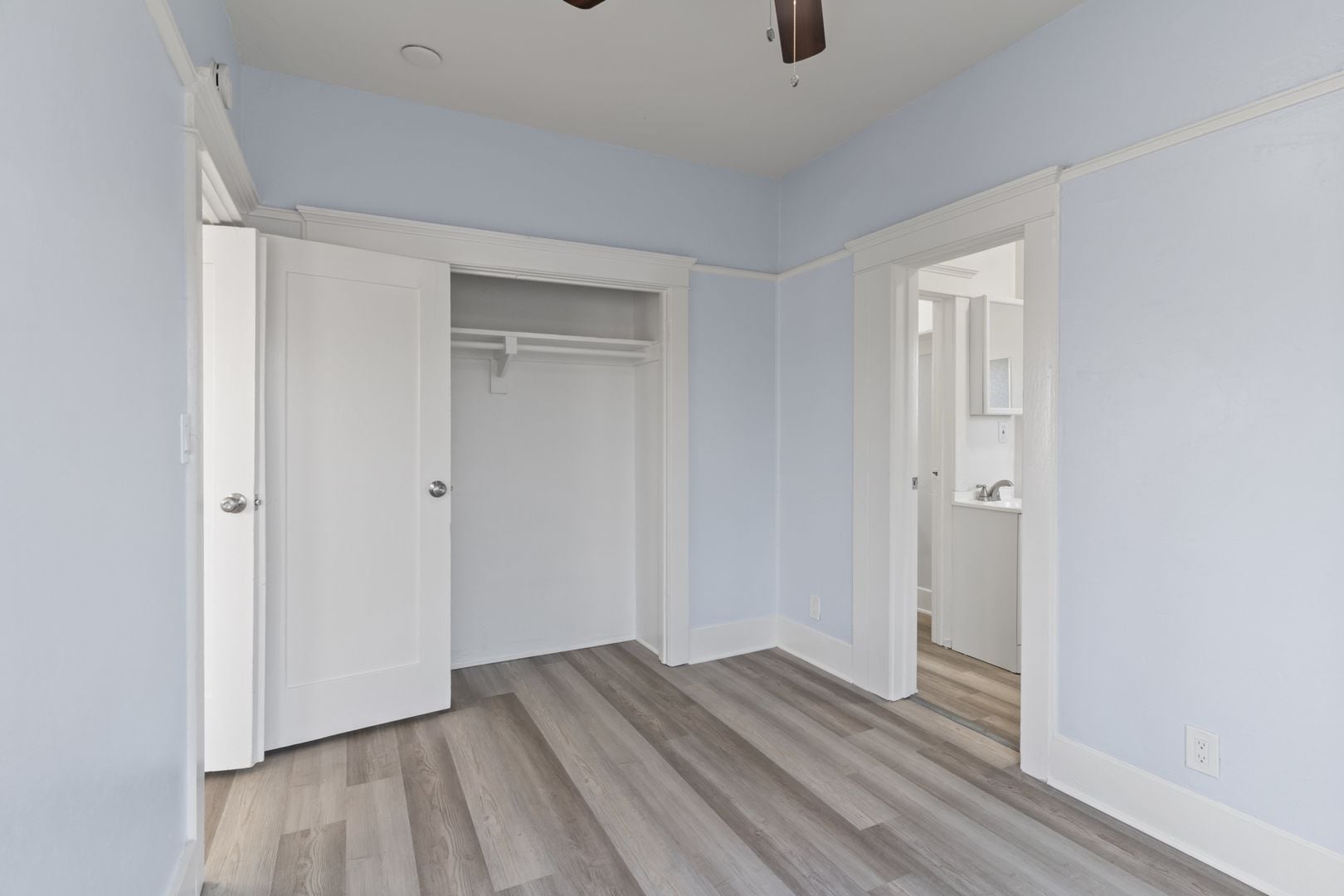 Building Photo - 1049 E 5th St