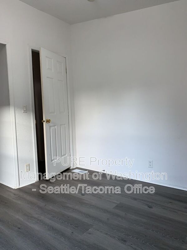 Building Photo - 16008 34th St E