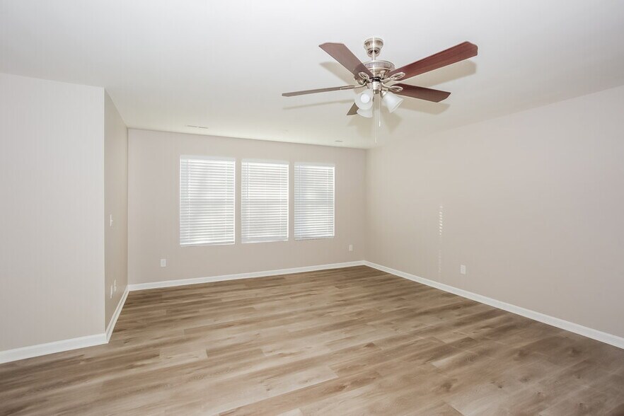 Building Photo - 3378 Saddlebrook Dr