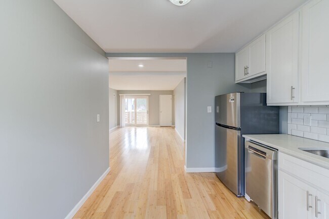 Building Photo - Minutes from I-170. Ask about our Move in ...