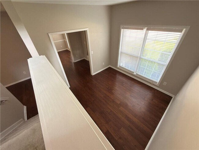 Building Photo - 5706 Amberside Ln NE