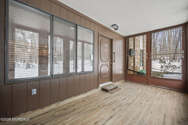 Building Photo - 110 Amberly Dr