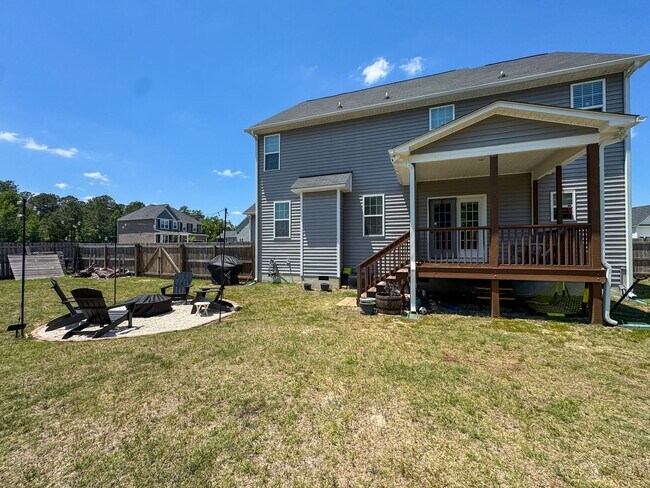 Building Photo - Stunning 4 Bed 2.5 Bath Home in Cameron with Fenced Yard
