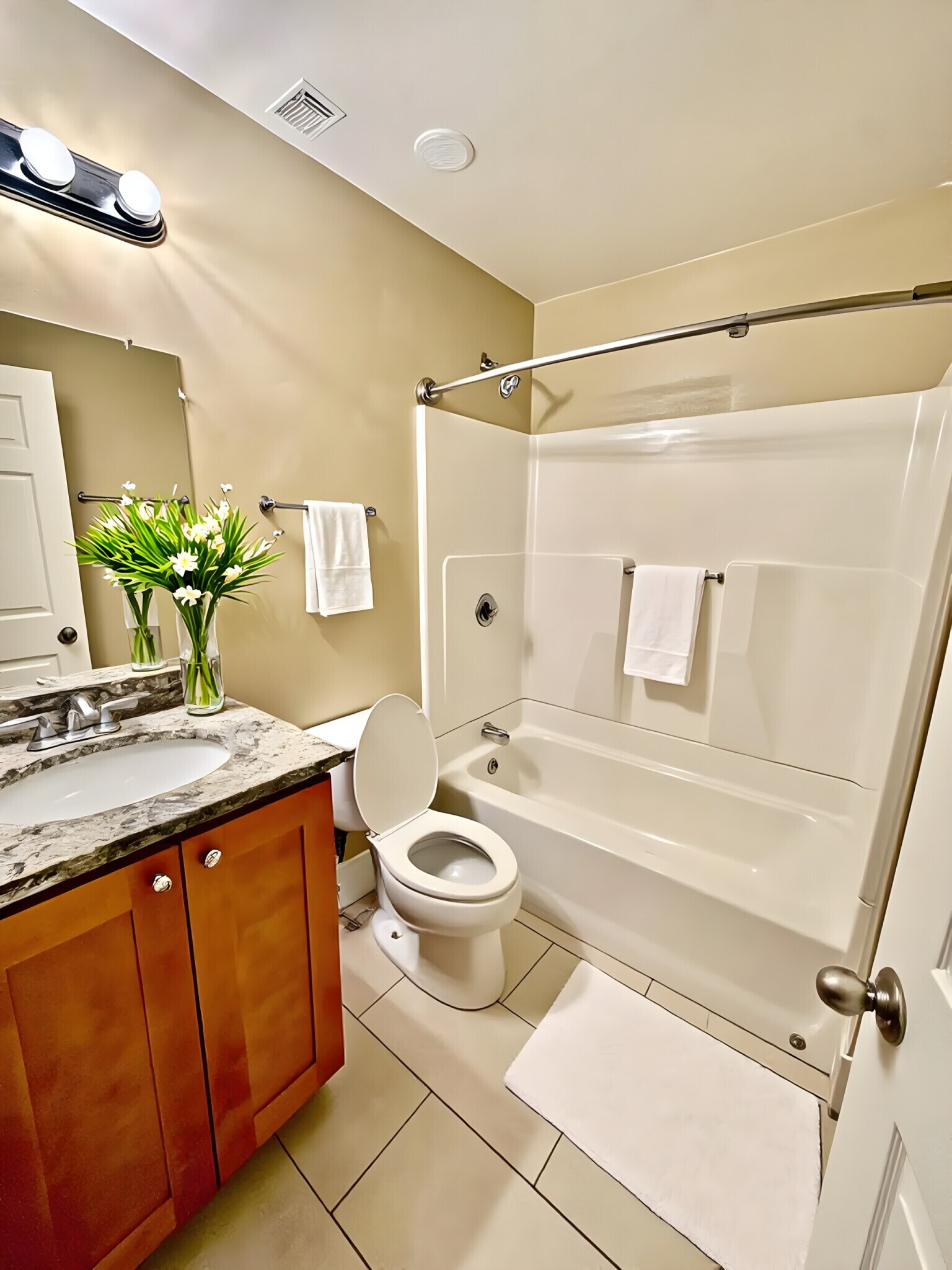 Building Photo - 328 Saint Paul St