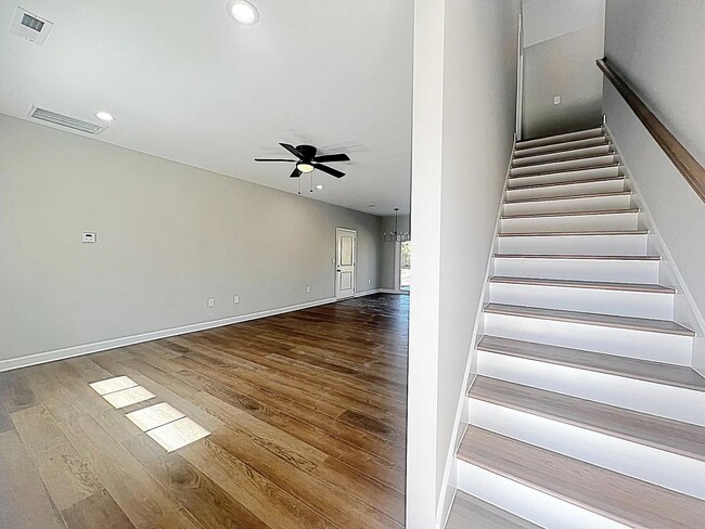 Building Photo - 5 N 6th St