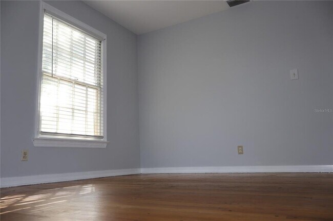 Building Photo - 3017 W Euclid Ave