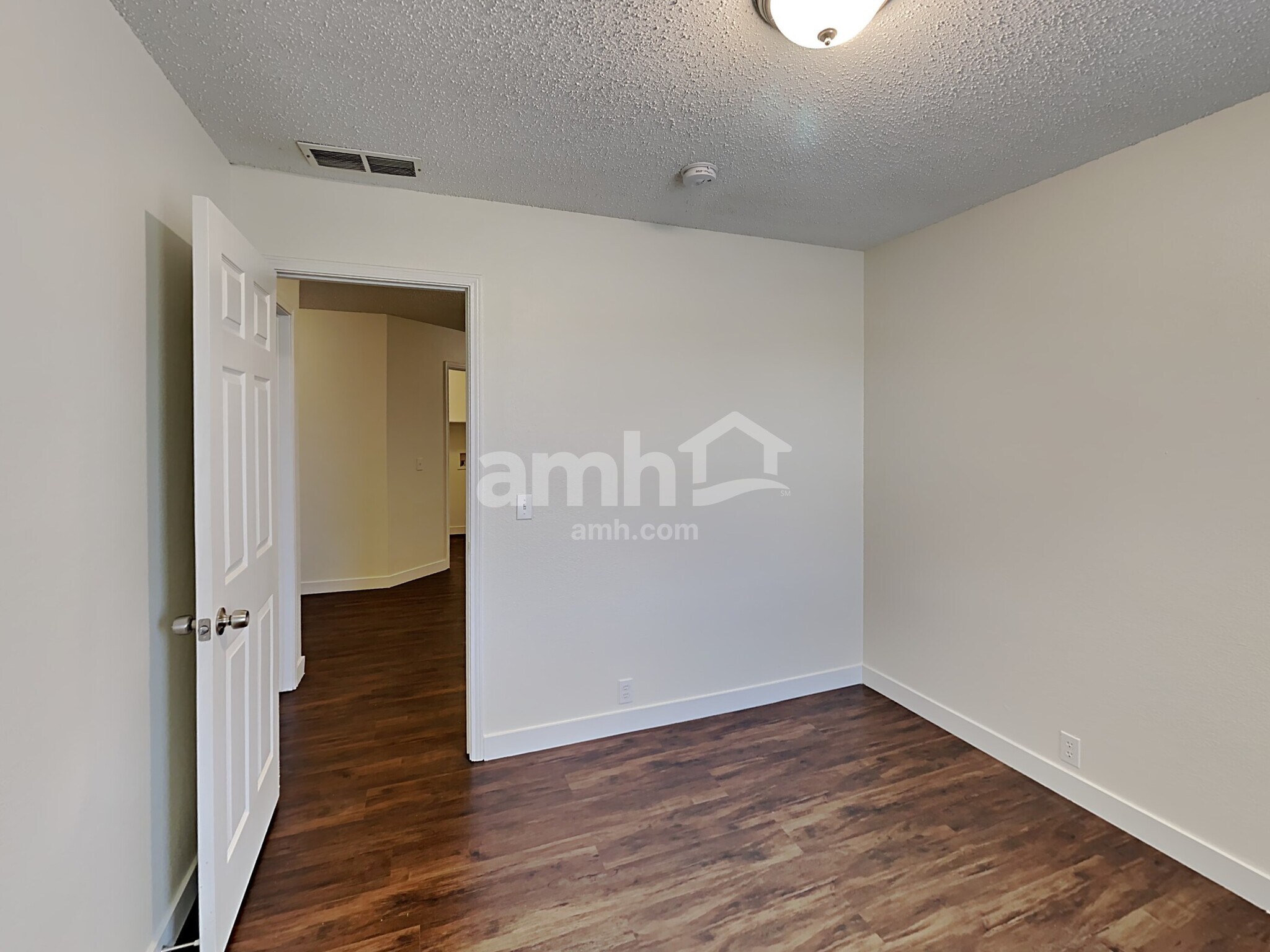 Building Photo - 1600 Waters Edge Dr