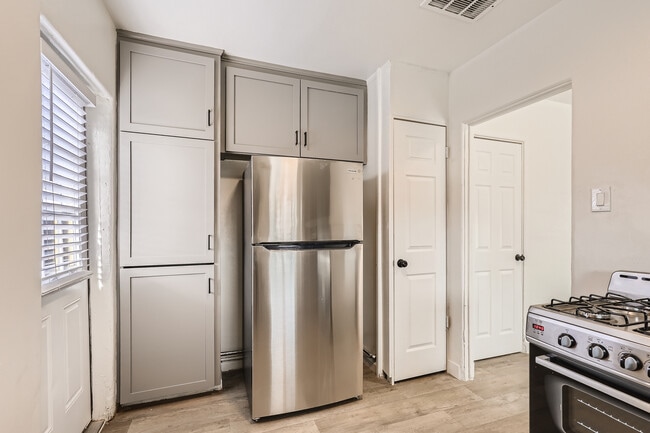 Building Photo - Encanto Park Apartments