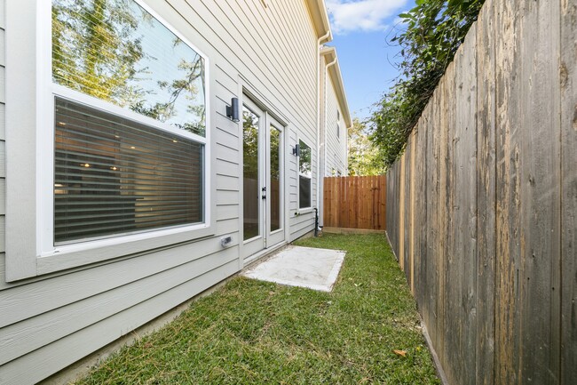 Building Photo - 5214 Pinemont Creek Ln