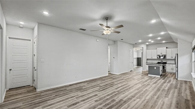 Building Photo - 16617 Hidden Cove Dr