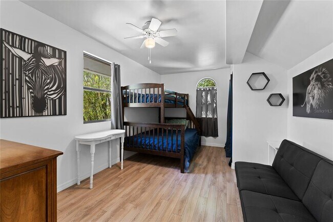Building Photo - 515 Crystal Beach Ave