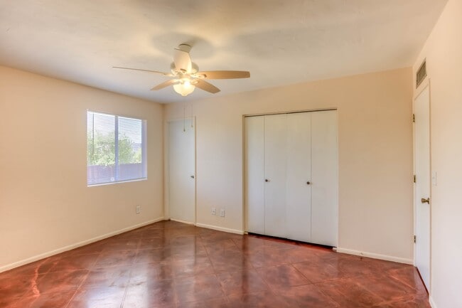 Building Photo - 1422 S Moonflower Ln